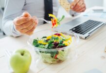 Come gestire il pasto fuori casa in maniera ottimale evitando di mangiare troppo o troppo poco tagmedicina,casa