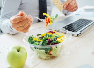 Come gestire il pasto fuori casa in maniera ottimale evitando di mangiare troppo o troppo poco tagmedicina,casa