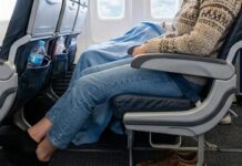 Trombosi in aereo, perché togliere le scarpe è un errore
