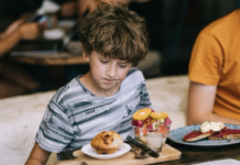 Inappetenza transitoria e neofobia alimentare: la risposta educativa oltre il mito dei “capricci”